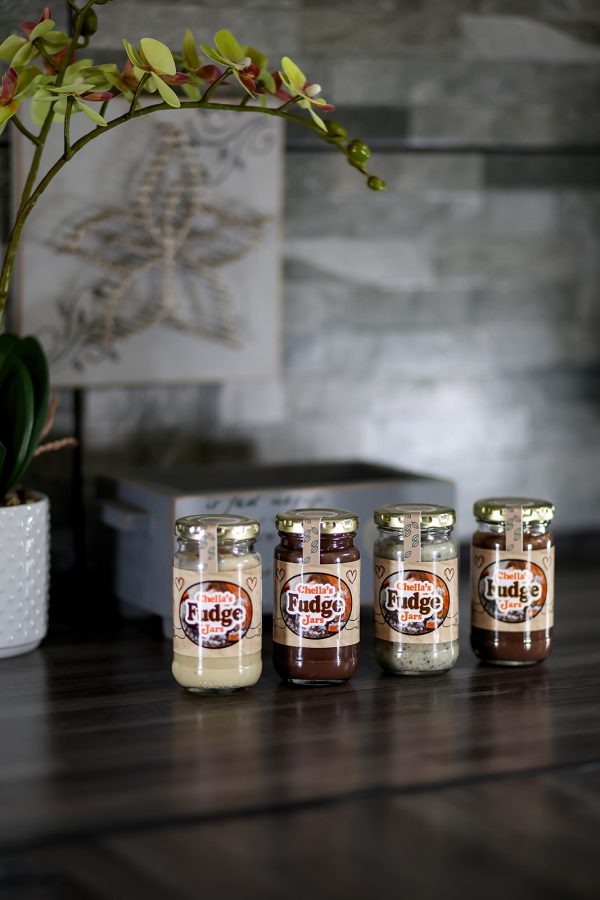 125ml White Chocolate Cookies and Cream Fudge Jar - Image 3