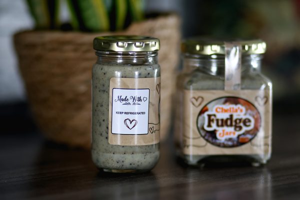 260ml White Chocolate Cookies and Cream Fudge Jar - Image 2